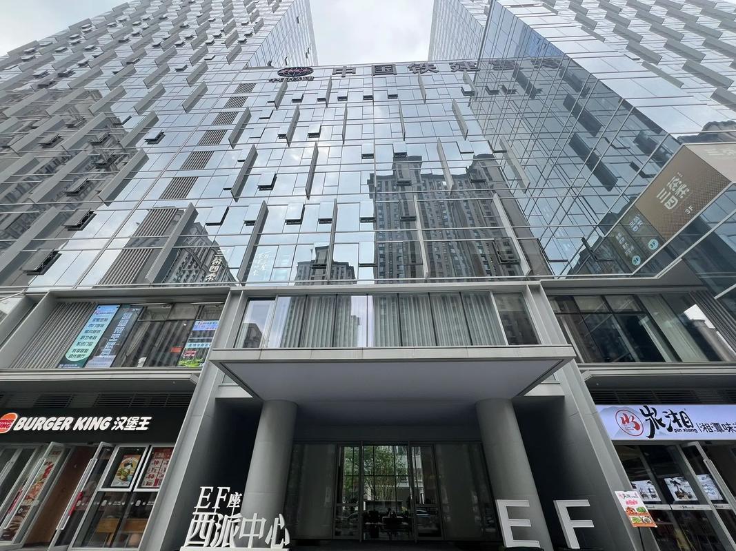中国铁建西派国际中心 348m²写字楼出租